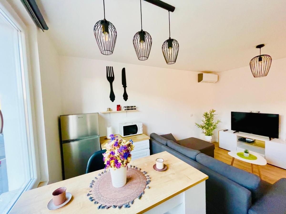 Central Apartment 2, Тирана Екстер'єр фото