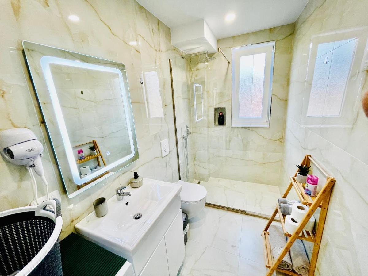 Central Apartment 2, Тирана Екстер'єр фото